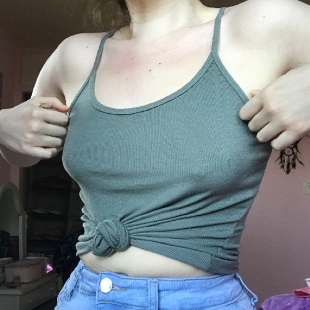 💘SOLD💘green tank